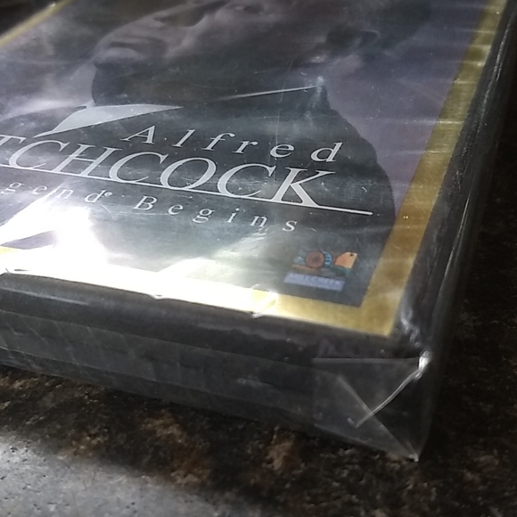 Alfred Hitchcock: The Legend Begins, 20 movies on 4 DVDs, Factory Sealed box set - Picture 11 of 12